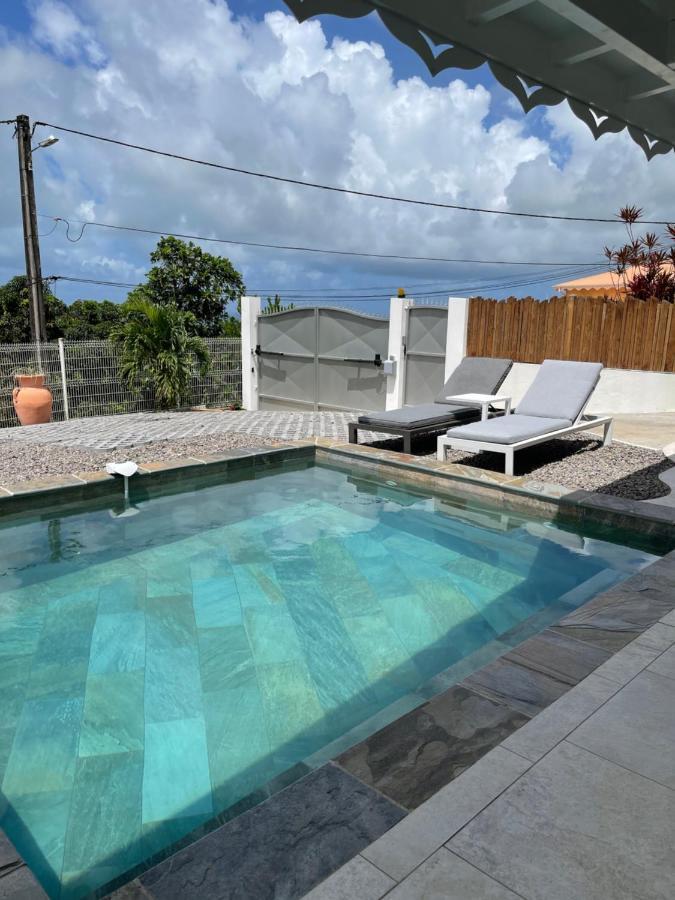 Les Appart Villa Sunbay Caraibes Avec Piscine Privative Vue Mer Et Montagne Le François Екстериор снимка